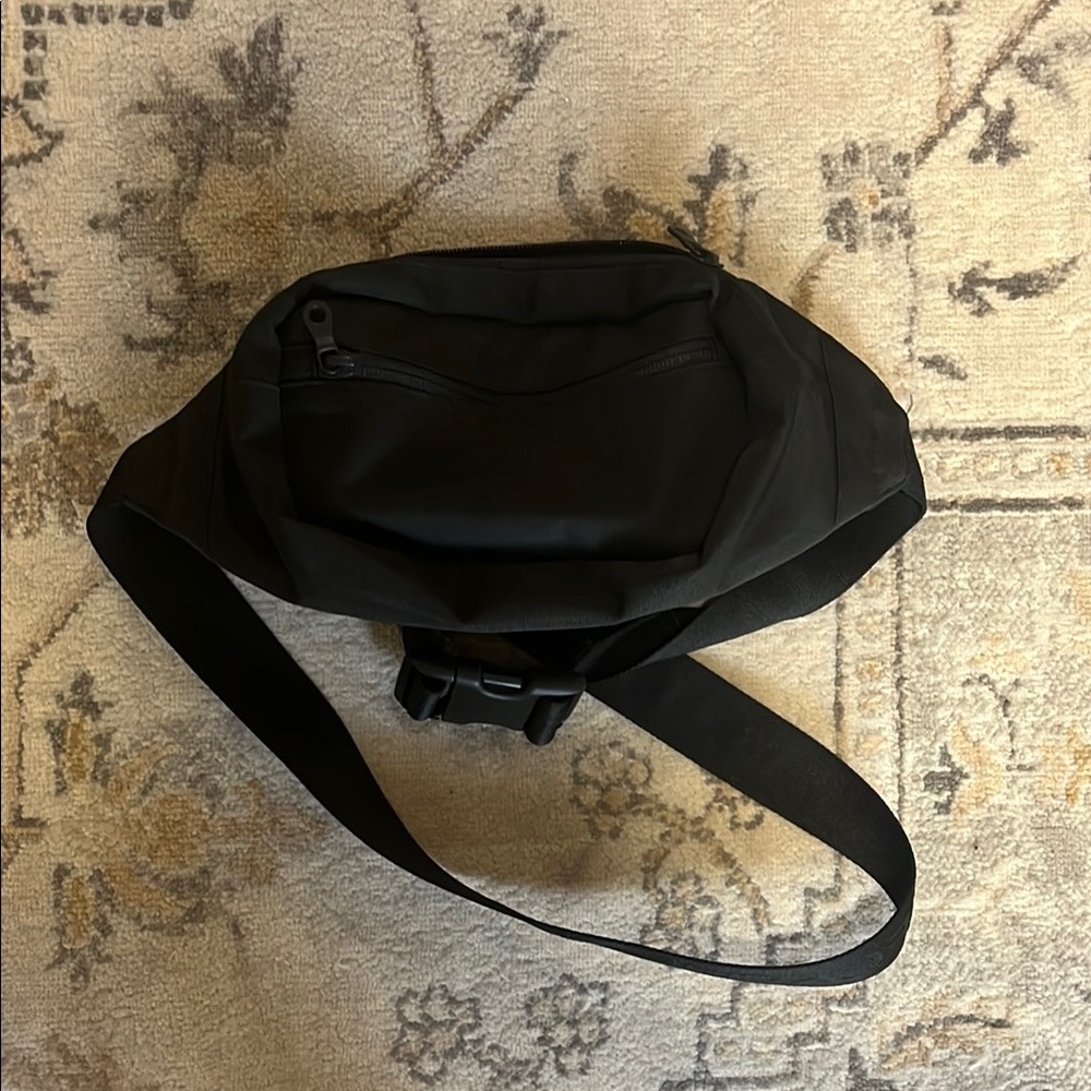Girlfriend Collective Belt bag - black